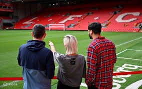 如何评价？CBA杯多人因地板贴纸滑倒引争议：希望引起重视